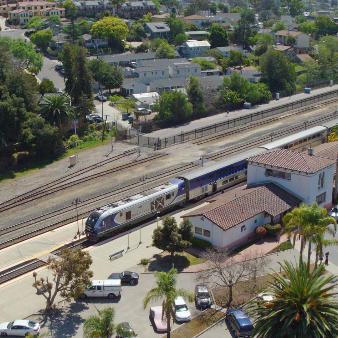 A bird’s eye view of an Amtrak Pacific Surfliner train stopped at the San Luis Obispo Amtrak station.