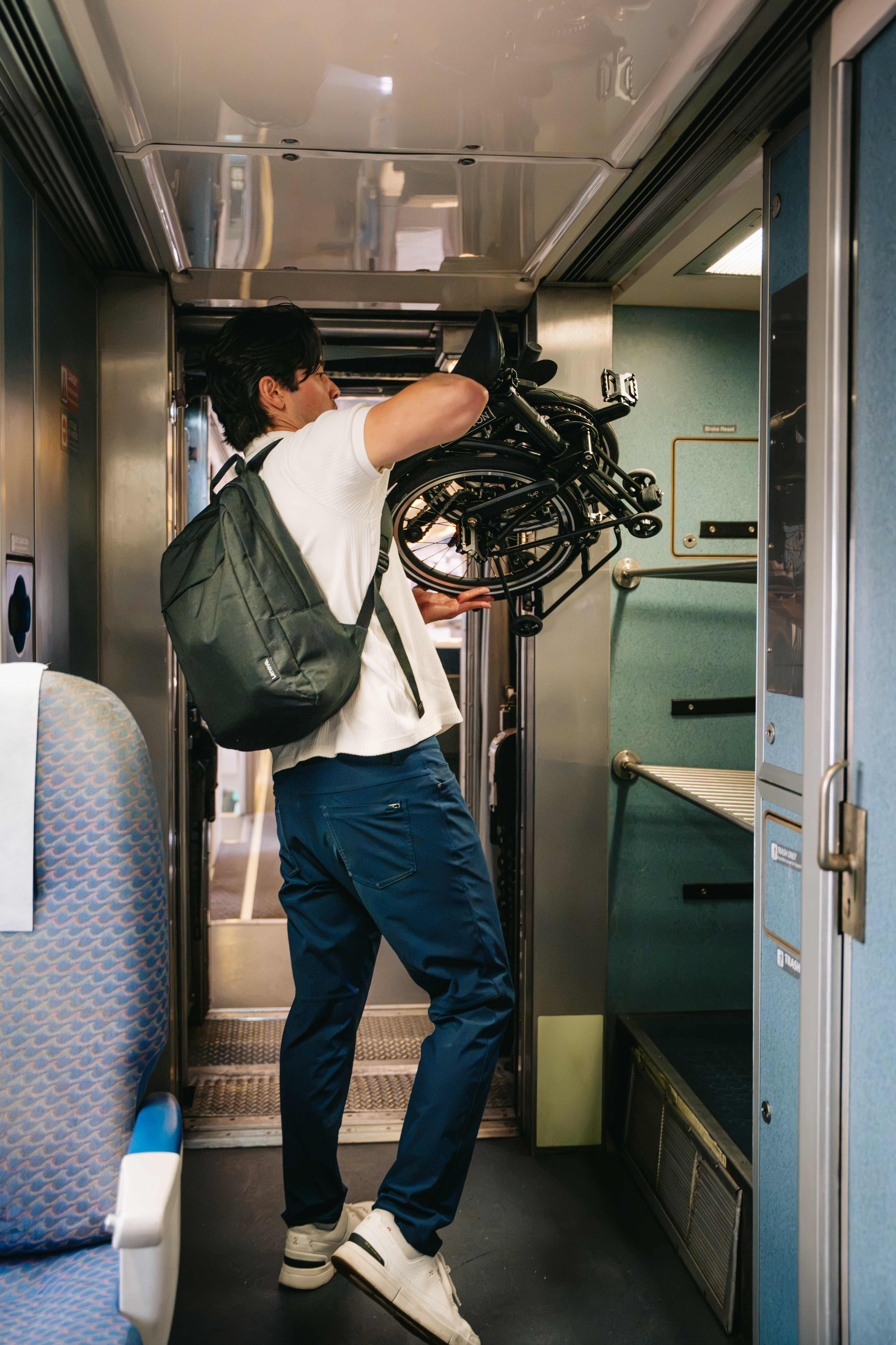 storing folded bike in carry on